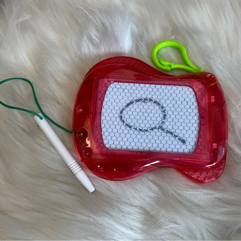Mini Magnetic Drawing Board Keychain Erasable Doodle Sketch Pad Kids Travel Size